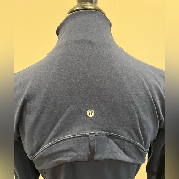 Lululemon slim fit zipper NFL Rams jacket, size 6 (unsure of exact size) - Picture 4 of 6